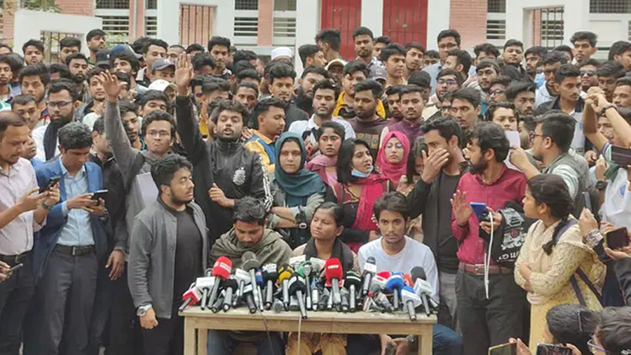 Students issue 4-hr ultimatum for fulfilment of demands