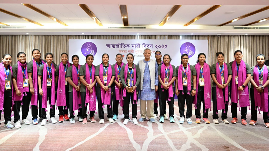 Five women, cricket team honored on Int'l Women's Day