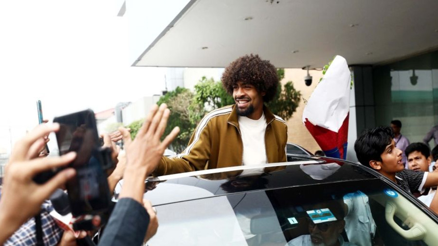 Footballer Hamza Choudhury lands in Sylhet